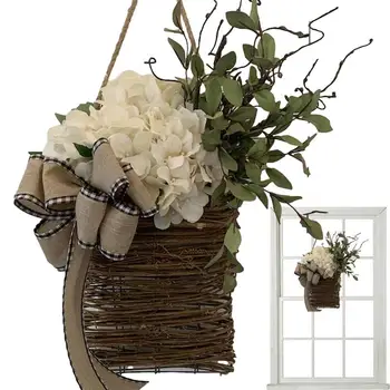 דלי זר על דלת הכניסה מלאכותי משעה סלים עם פרחים בחוץ בבית החווה זר אביב עיצוב הדלת