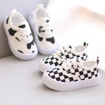 ילדים קטנים לבנים נעליים באביב ובסתיו החדש רגל אחת להחליק על נעלי בד בנים ובנות התינוק מזדמנים נעלי יחיד